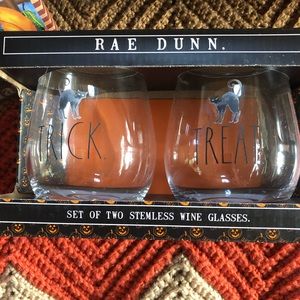 🎉HP🎊 Rae Dunn Set of Stemless TRICK/TREAT Wine Glasses